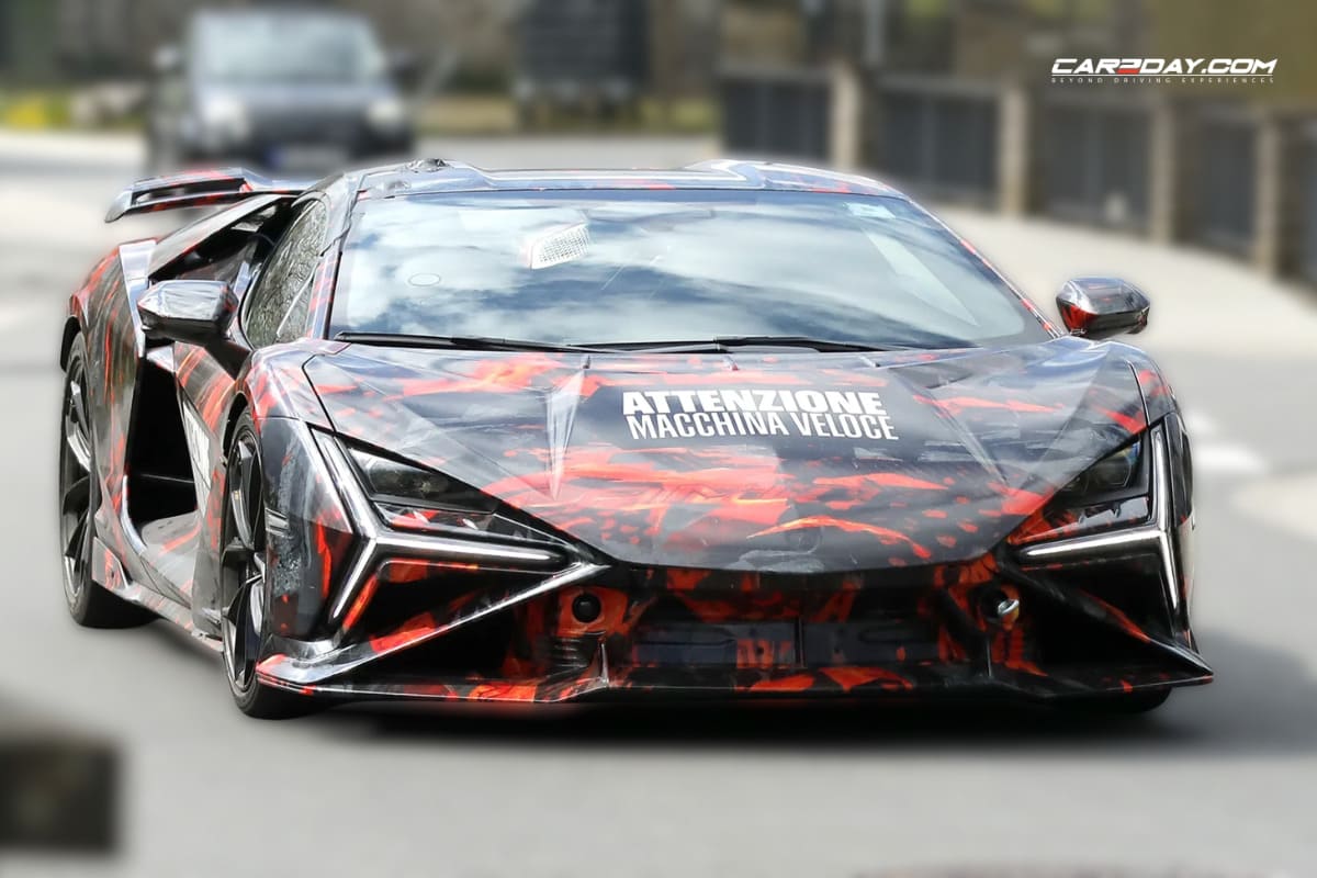 Lamborghini Revuelto SV