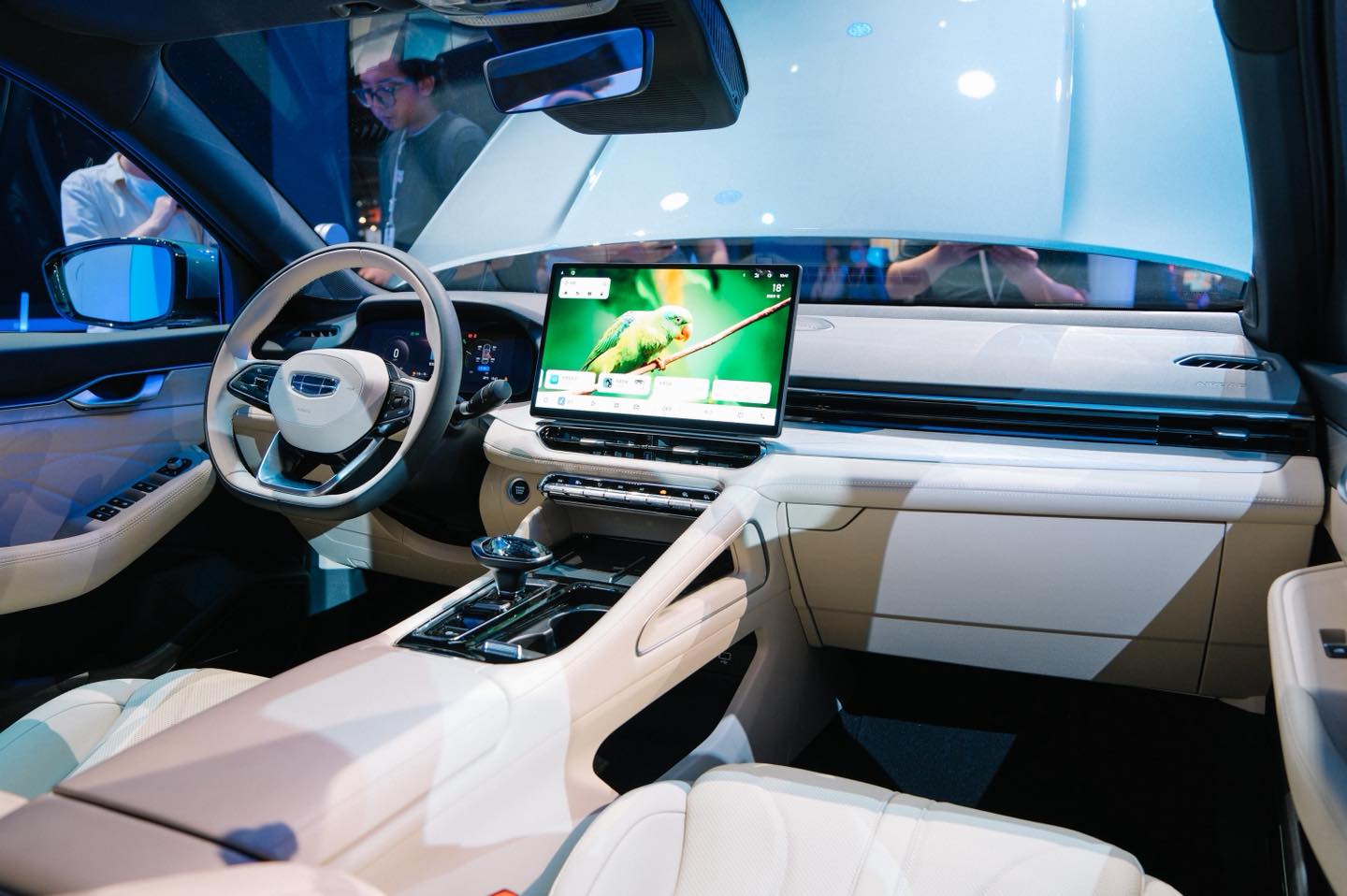 GEELY EMGRAND i-HEV