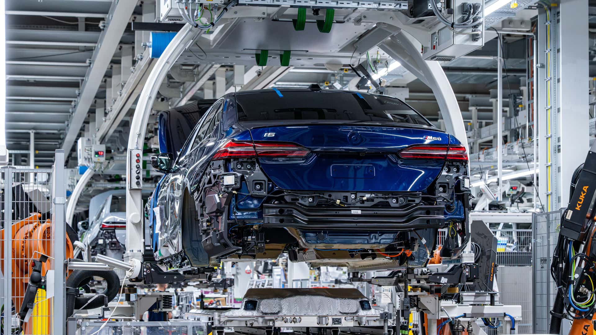 BMW ผลิตรถ EV ทะลุ 2 ล้านคัน