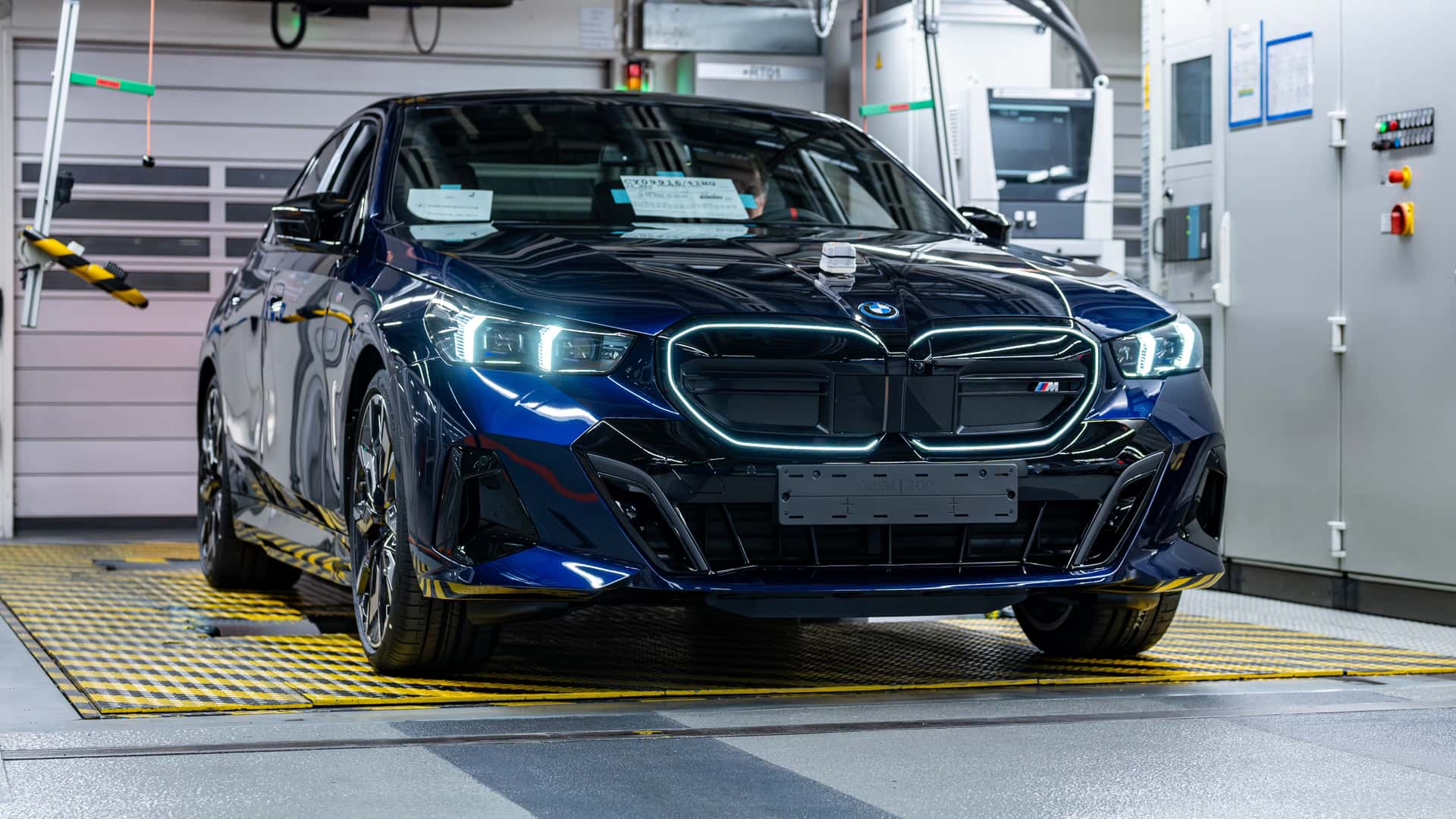 BMW ผลิตรถ EV ทะลุ 2 ล้านคัน