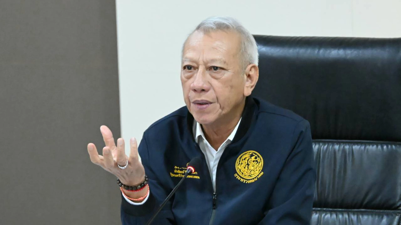 นายพิพัฒน์ รัชกิจประการ 