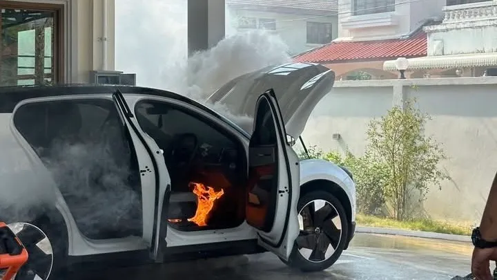 Volvo EX30 ไฟไหม้