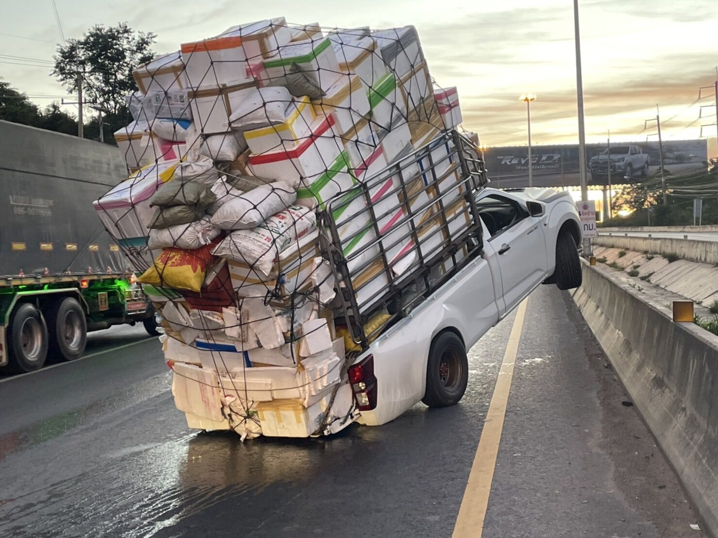 กระบะบรรทุกเกิน
