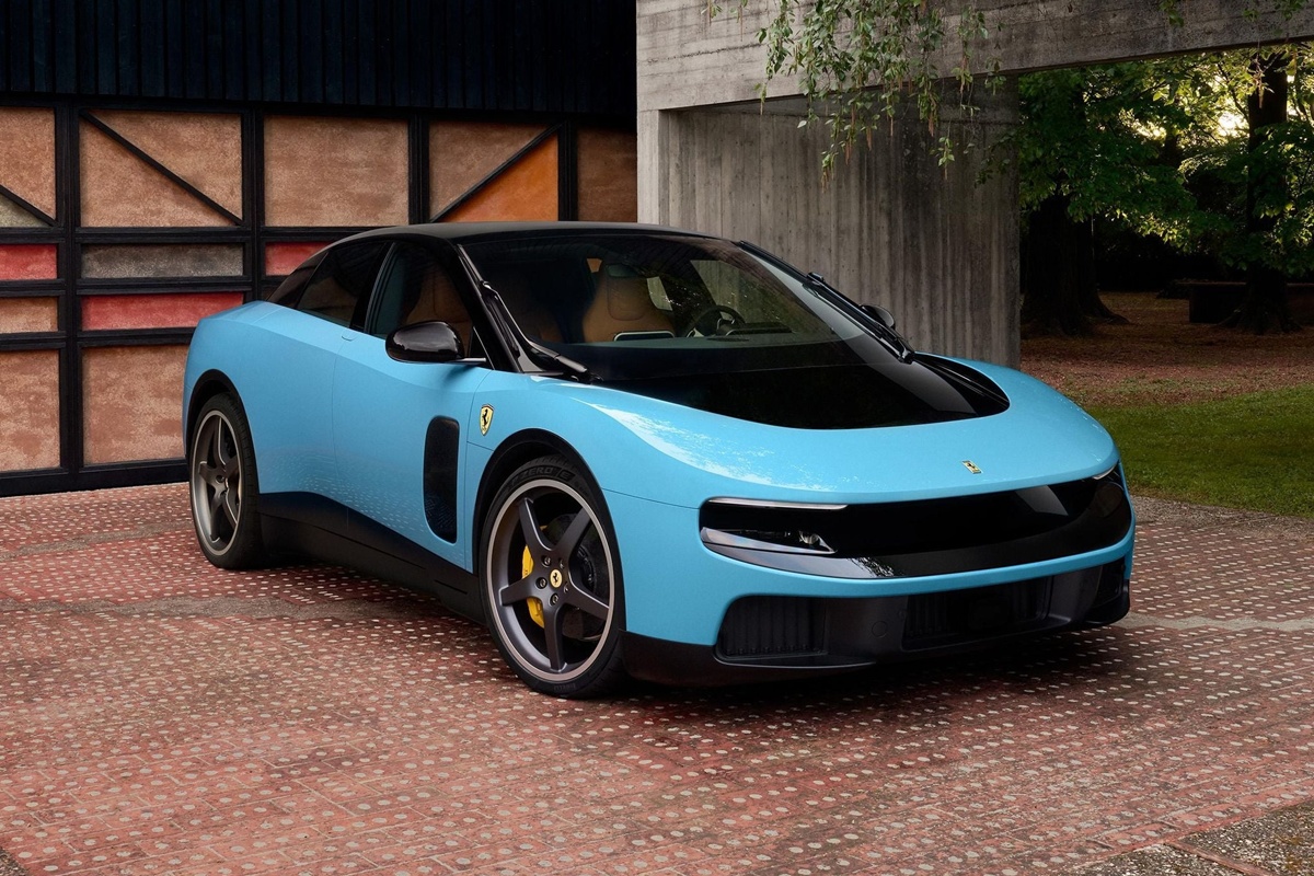 FERRARI LUCE 2026