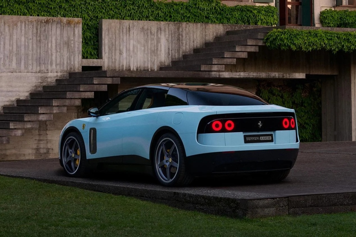 FERRARI LUCE 2026