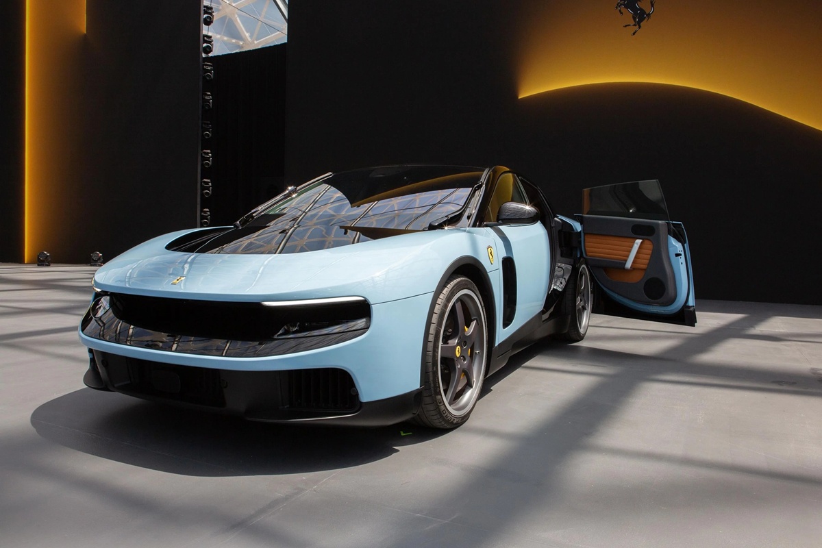 FERRARI LUCE 2026