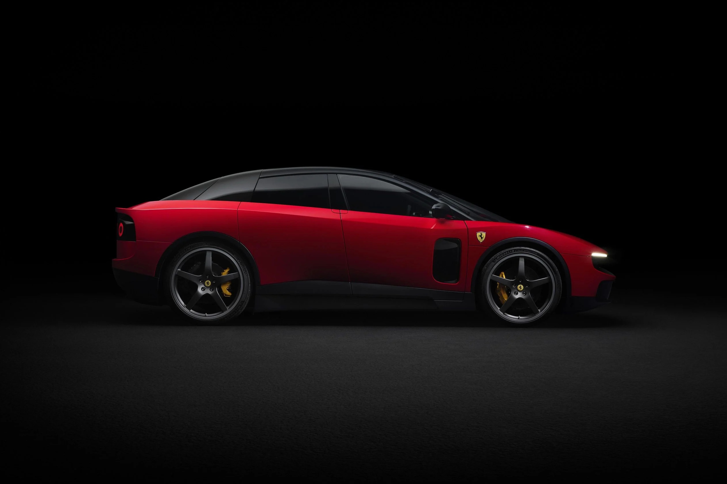 FERRARI LUCE