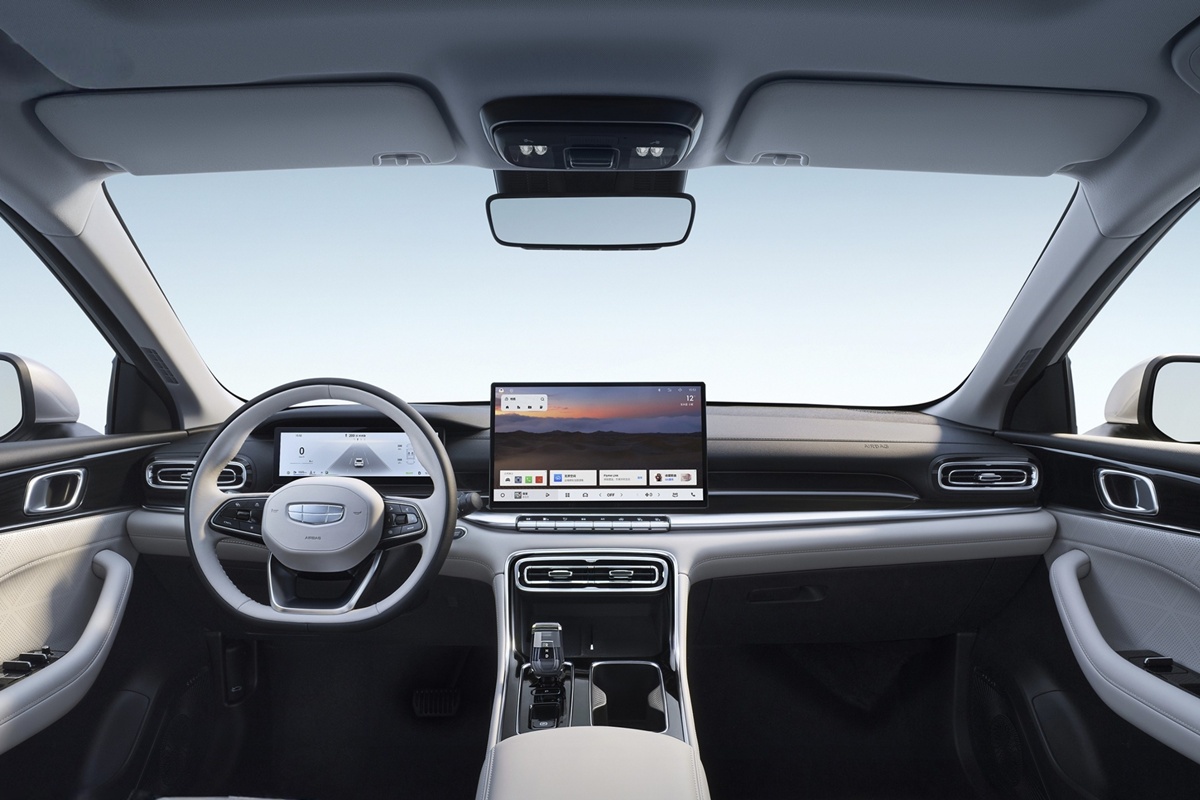 GEELY EMGRAND i-HEV