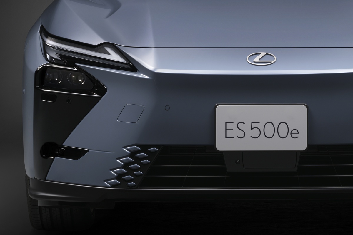 LEXUS 