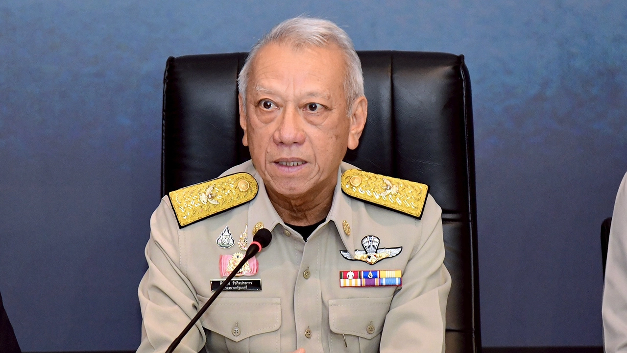 นายพิพัฒน์ รัชกิจประการ