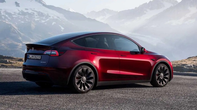Tesla Model Y ADAC