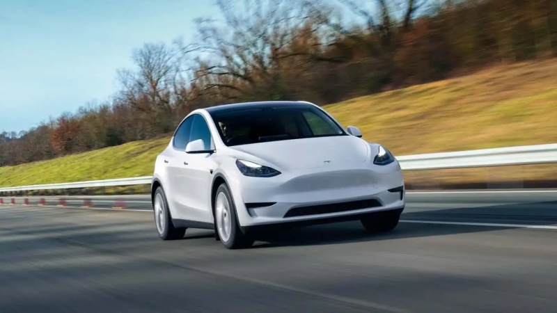 Tesla Model Y ADAC