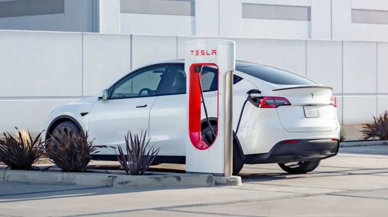 Tesla Model Y ADAC