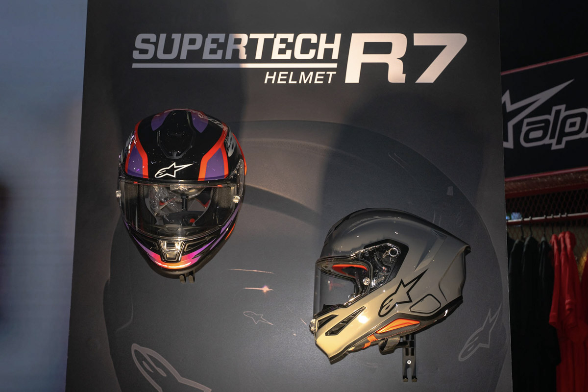 Alpinestars Supertech R7 และ SM3